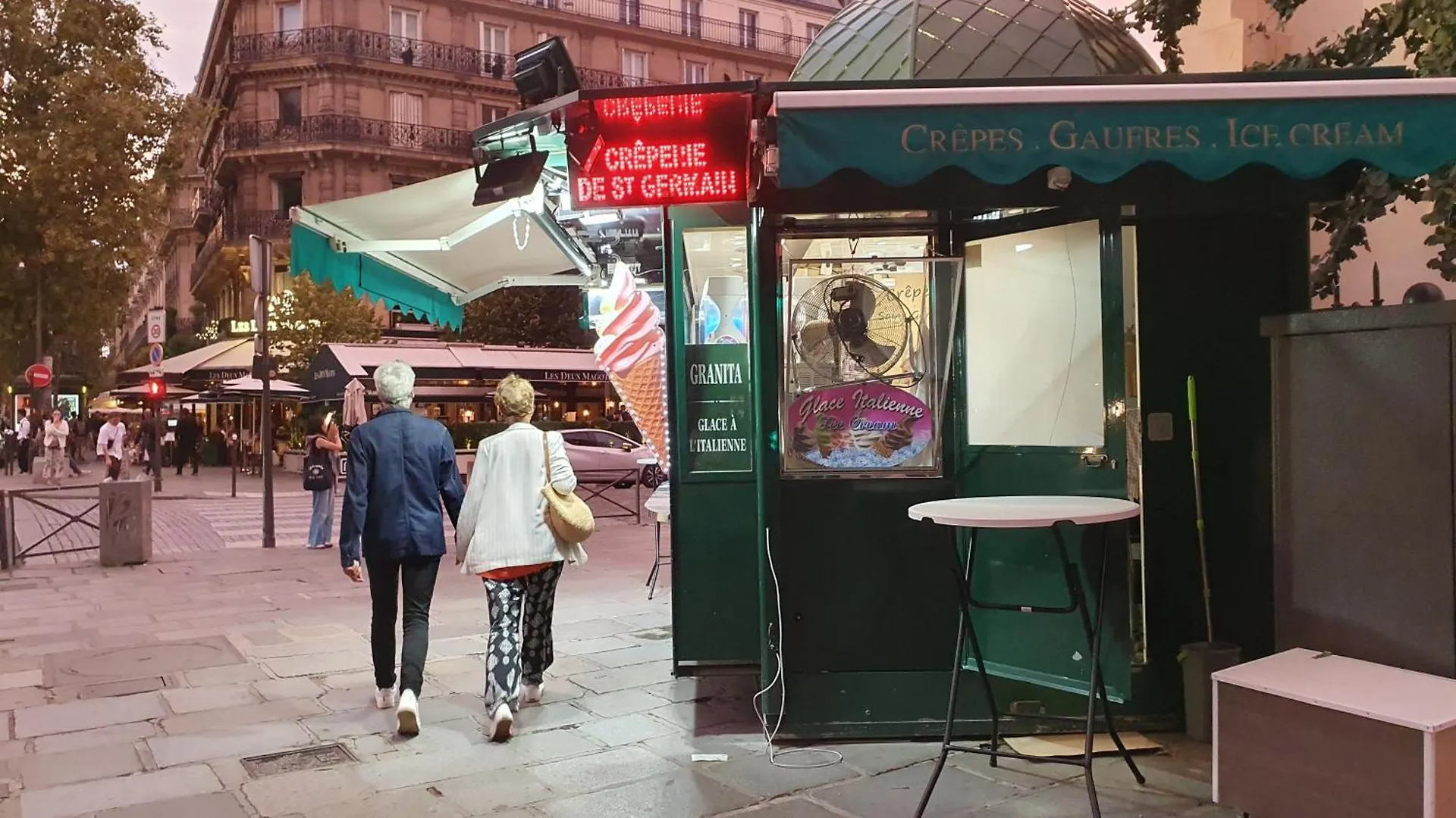 Gare Montparnasse,gorgeous Place, Center ,close To Eiffel Tour And Louvre Meusm , Front Metro *